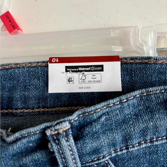 Time and Tru blue denim wide leg/high waist jeans. - Picture 8 of 11